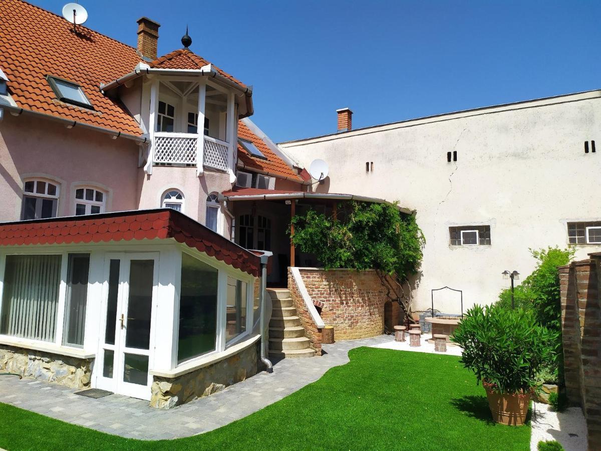 Zoli Apartmanok-Zoli Koelcsey 19 Villa Hajduszoboszlo Luaran gambar