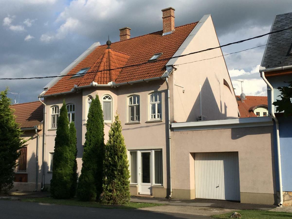 Zoli Apartmanok-Zoli Koelcsey 19 Villa Hajduszoboszlo Luaran gambar